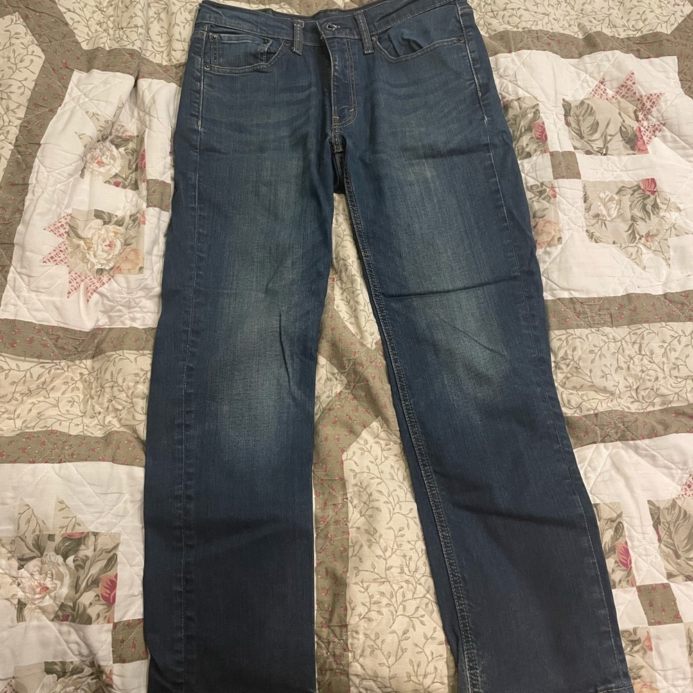 Men’s Levi blue jeans
